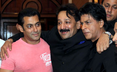Story behind Salman Khan hugging Shah Rukh: Real patch-up?